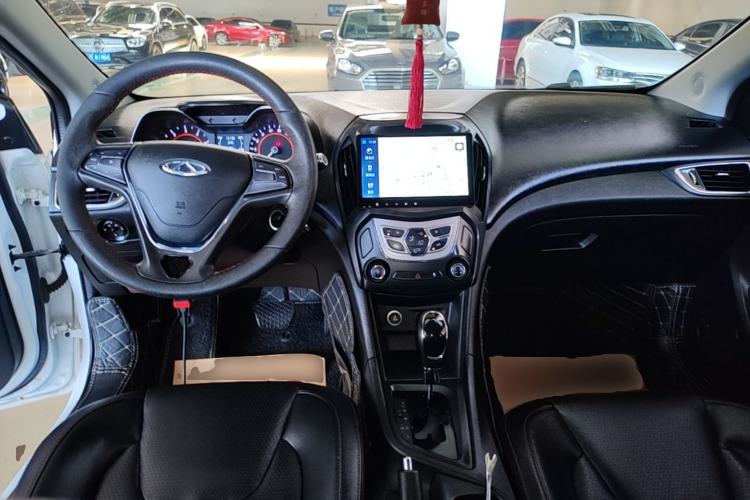 Used Chery Arrizo 5 2016 1.5L CVT Trendsetting Edition Center Console