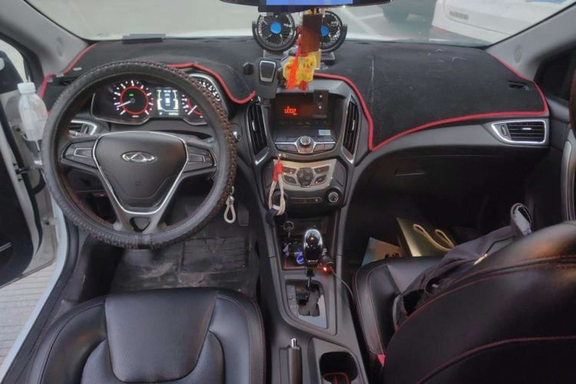 Used Chery Arrizo 5 2016 1.5L CVT Trendsetting Edition Center Console