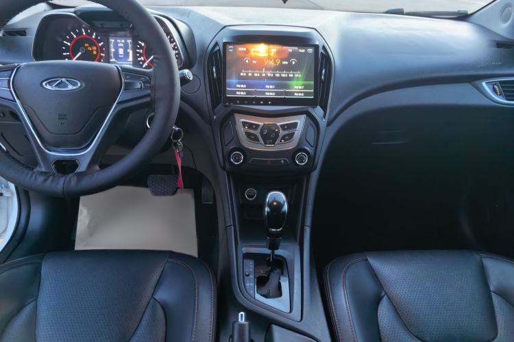 Used Chery Arrizo 5 2016 1.5L CVT Trendsetting Edition Center Console