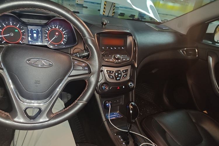 Used Chery Arrizo 5 2016 1.5L CVT Trendsetting Edition Center Console