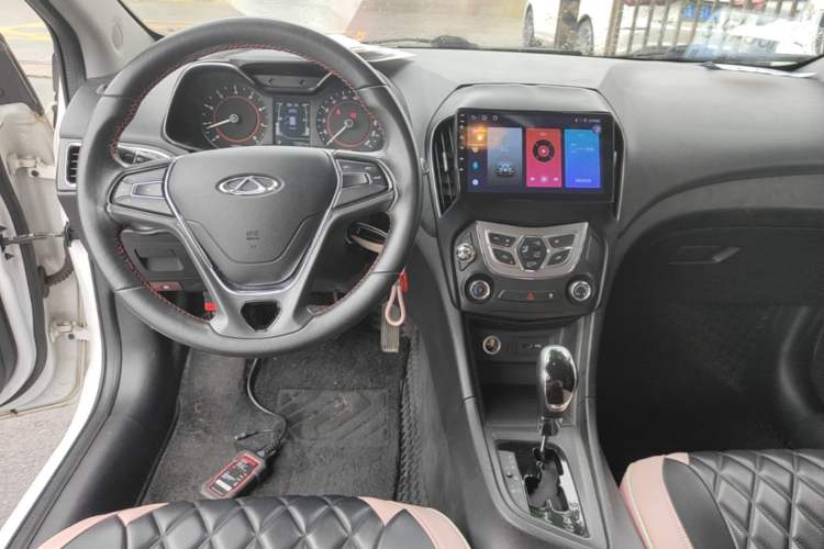 Used Chery Arrizo 5 2016 1.5L CVT Trendsetting Edition Center Console