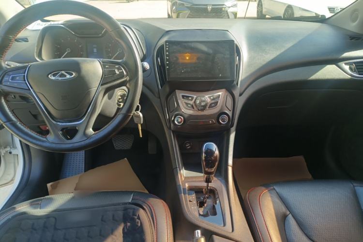 Used Chery Arrizo 5 2016 1.5L CVT Trendsetting Edition Center Console