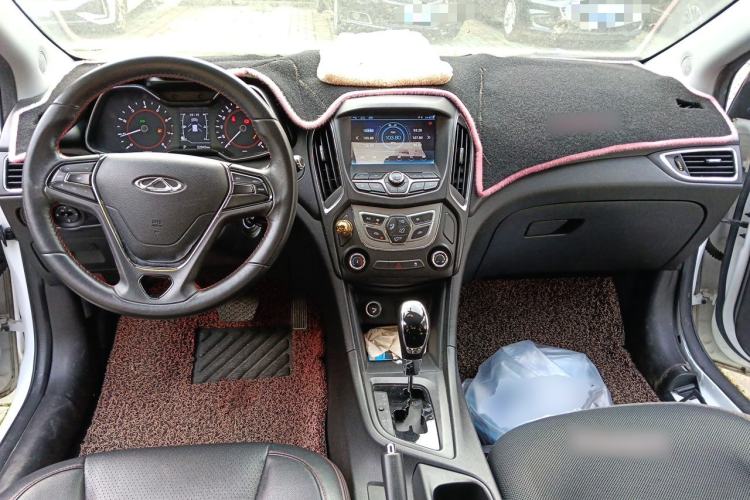 Used Chery Arrizo 5 2016 1.5L CVT Trendsetting Edition Center Console
