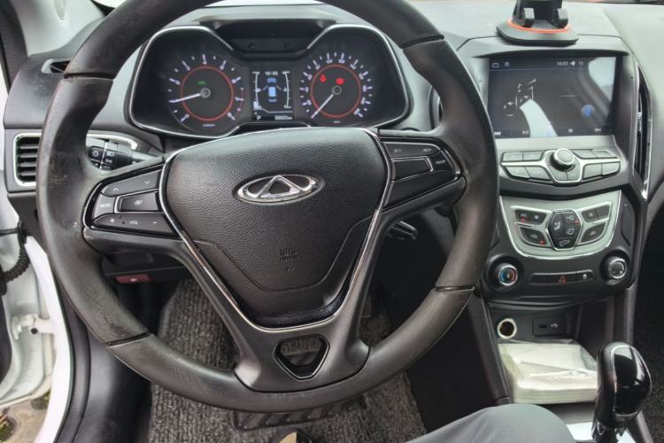 Used Chery Arrizo 5 2016 1.5L CVT Trendsetting Edition Center Console