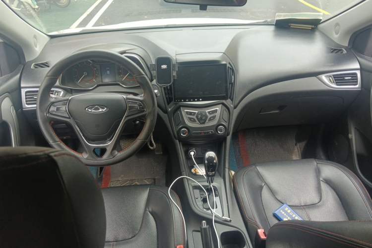 Used Chery Arrizo 5 2016 1.5L CVT Trendsetting Edition Center Console