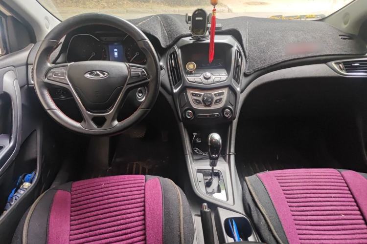 Used Chery Arrizo 5 2016 1.5L CVT Trendsetting Edition Center Console