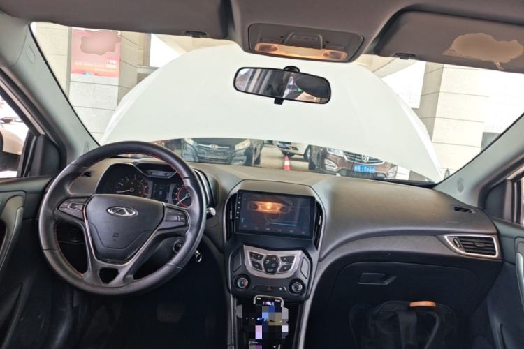 Used Chery Arrizo 5 2016 1.5L CVT Trendsetting Edition Center Console
