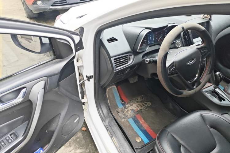 Used Chery Arrizo 5 2016 1.5L CVT Trendsetting Edition Driver Seat