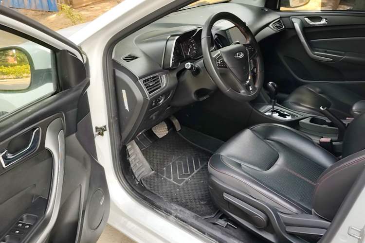 Used Chery Arrizo 5 2016 1.5L CVT Trendsetting Edition Driver Seat