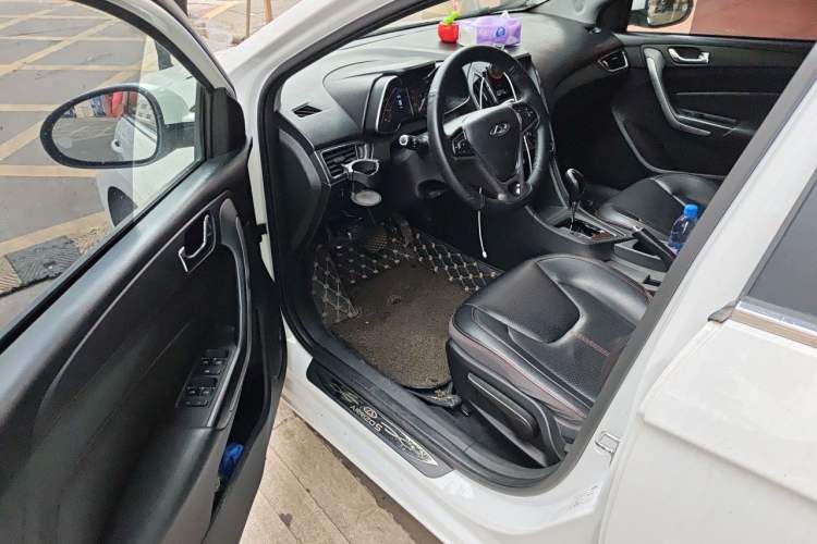 Used Chery Arrizo 5 2016 1.5L CVT Trendsetting Edition Driver Seat