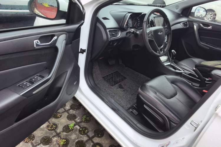 Used Chery Arrizo 5 2016 1.5L CVT Trendsetting Edition Driver Seat