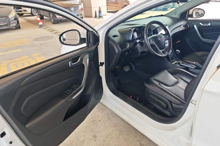 Used Chery Arrizo 5 2016 1.5L CVT Trendsetting Edition Driver Seat