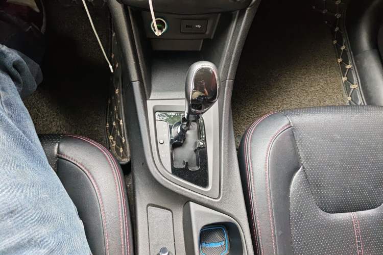 Used Chery Arrizo 5 2016 1.5L CVT Trendsetting Edition Gear Lever