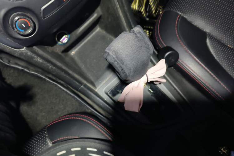 Used Chery Arrizo 5 2016 1.5L CVT Trendsetting Edition Gear Lever