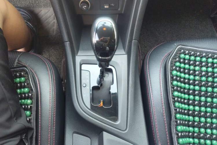 Used Chery Arrizo 5 2016 1.5L CVT Trendsetting Edition Gear Lever