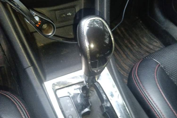 Used Chery Arrizo 5 2016 1.5L CVT Lingrui Edition Gear Lever