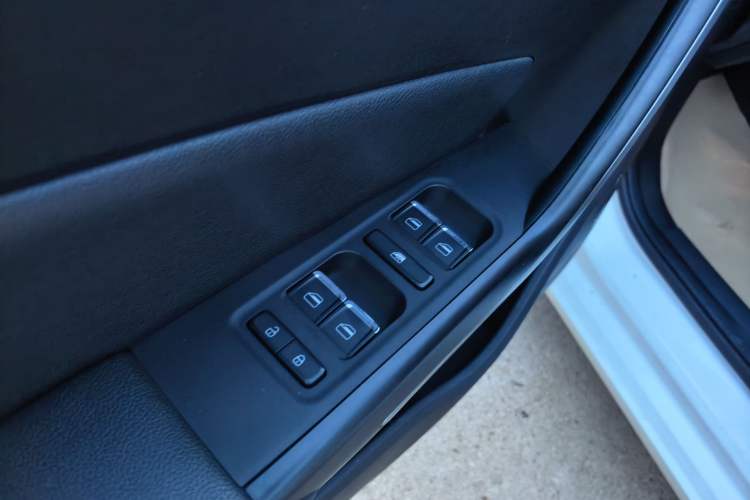 Used Chery Arrizo 5 2016 1.5L CVT Trendsetting Edition Interior 1