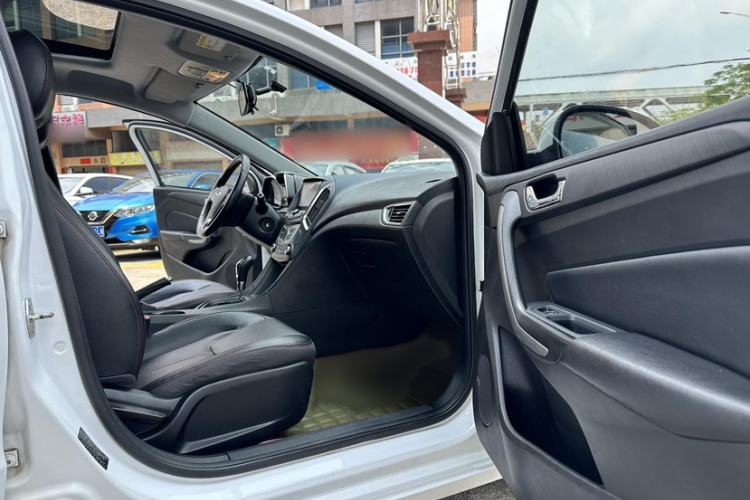 Used Chery Arrizo 5 2016 1.5L CVT Lingrui Edition Interior 2