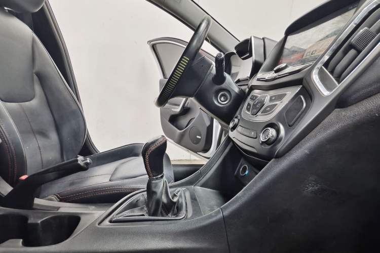Used Chery Arrizo 5 2016 1.5L Manual Leading Version Interior 2