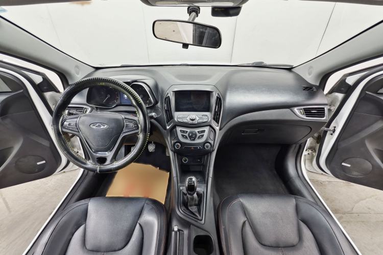 Used Chery Arrizo 5 2016 1.5L Manual Leading Version Interior 4