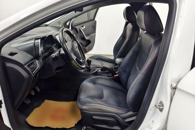 Used Chery Arrizo 5 2016 1.5L Manual Leading Version Interior 6