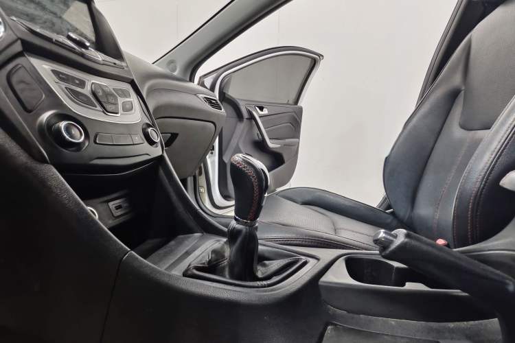 Used Chery Arrizo 5 2016 1.5L Manual Leading Version Interior 8