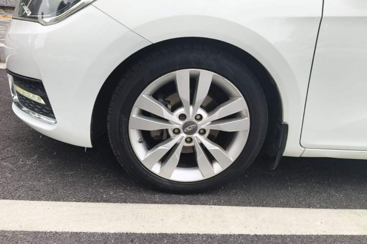 Used Chery Arrizo 5 2016 1.5L CVT Lingrui Edition Left Front Wheel Hub