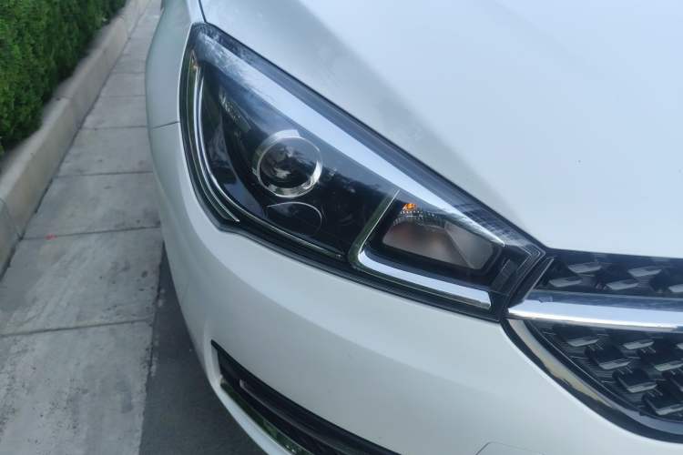 Used Chery Arrizo 5 2016 1.5L CVT Trendsetting Edition Right Front Headlight
