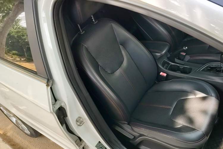 Used Chery Arrizo 5 2016 1.5L CVT Trendsetting Edition Right Front Seat