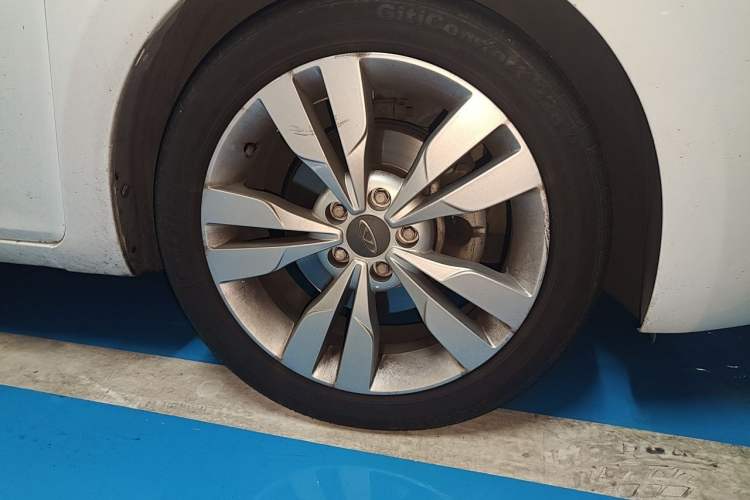 Used Chery Arrizo 5 2016 1.5L CVT Trendsetting Edition Right Front Wheel Hub