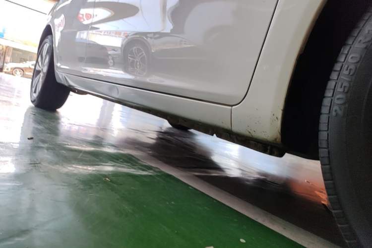 Used Chery Arrizo 5 2016 1.5L CVT Trendsetting Edition Right Side Sill