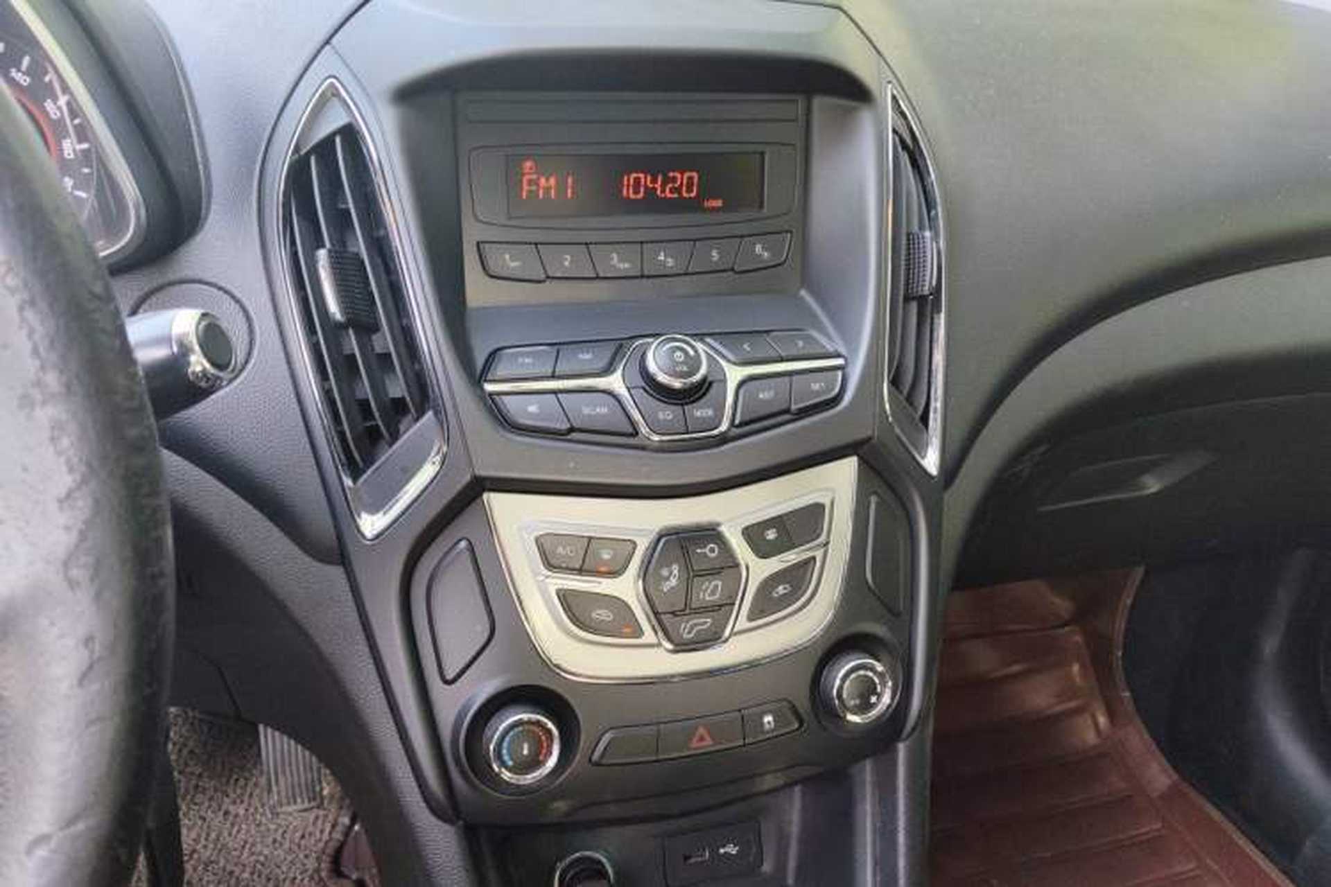 Used Chery Arrizo 5 2016 1.5L CVT Trendsetting Edition Audio And AC Panel