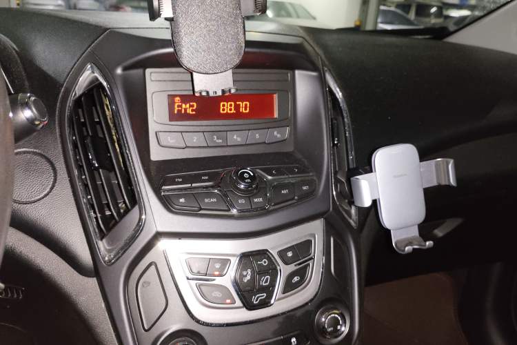 Used Chery Arrizo 5 2016 1.5L CVT Trendsetting Edition Audio And AC Panel
