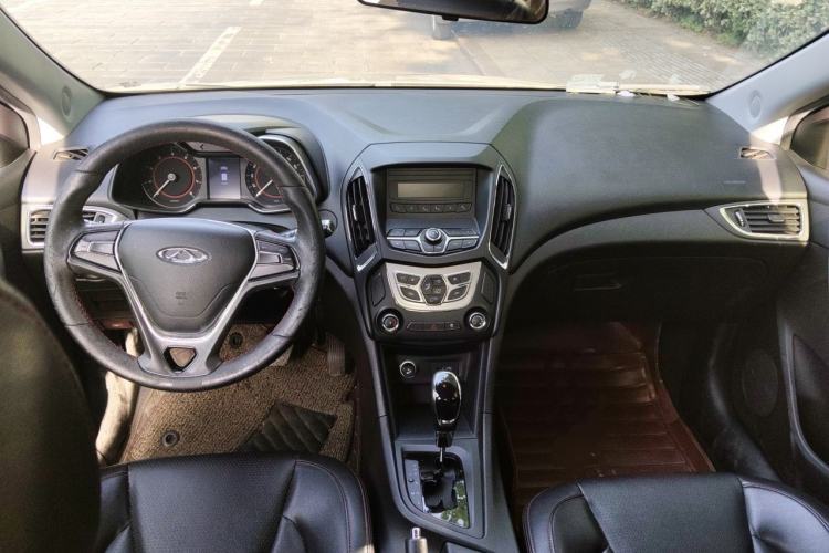 Used Chery Arrizo 5 2016 1.5L CVT Trendsetting Edition Center Console