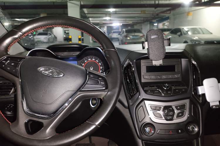 Used Chery Arrizo 5 2016 1.5L CVT Trendsetting Edition Center Console