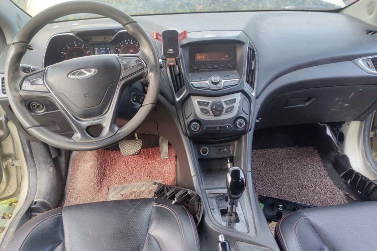 Used Chery Arrizo 5 2016 1.5L CVT Trendsetting Edition Center Console