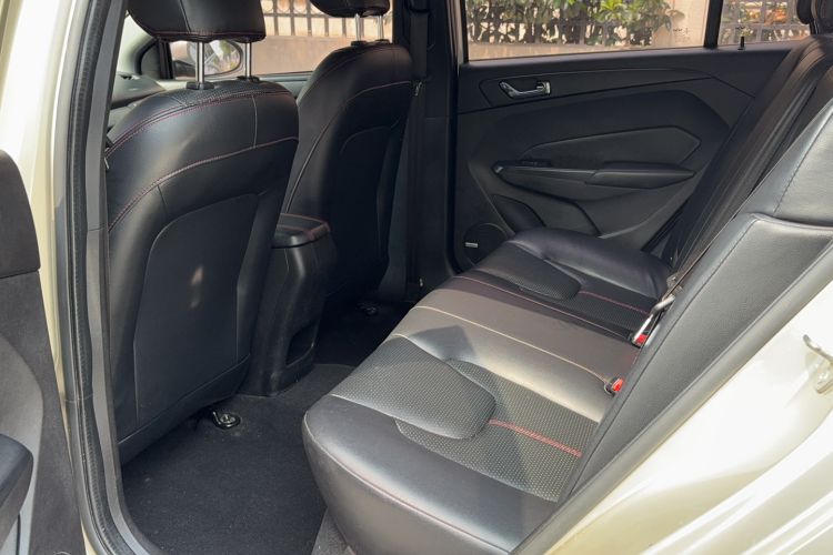 Used Chery Arrizo 5 2016 1.5L Manual Lingchao Edition Interior 2