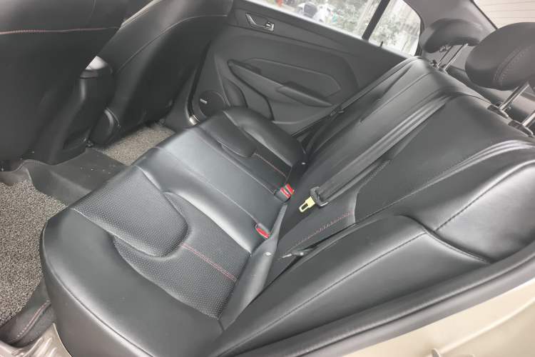 Used Chery Arrizo 5 2016 1.5L CVT Trendsetting Edition Interior 4