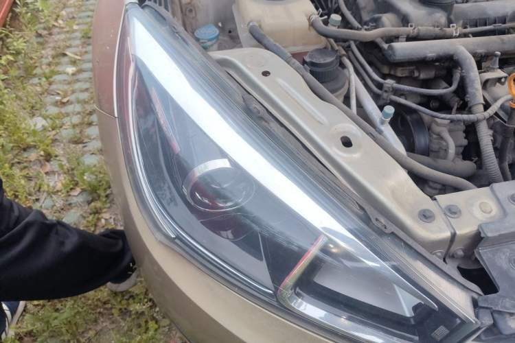 Used Chery Arrizo 5 2016 1.5L CVT Trendsetting Edition Right Front Headlight
