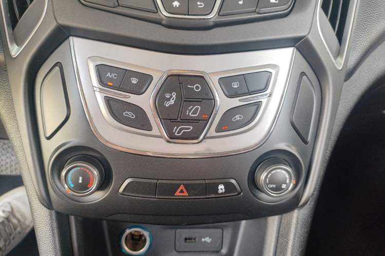 Used Chery Arrizo 5 2017 1.5L CVT Luxury Edition Audio And AC Panel
