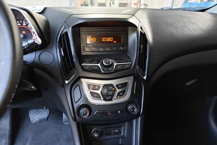 Used Chery Arrizo 5 2017 1.5L CVT Trendsetting Edition Audio And AC Panel