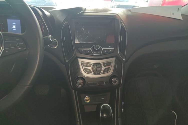 Used Chery Arrizo 5 2017 1.5L CVT Luxury Edition Audio And AC Panel