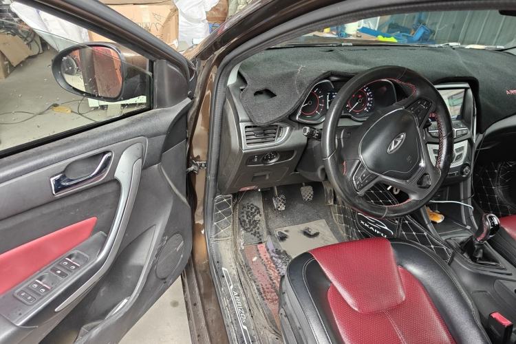 Used Chery Arrizo 5 2017 SPORT 1.5T Manual Luxury Edition Interior 3