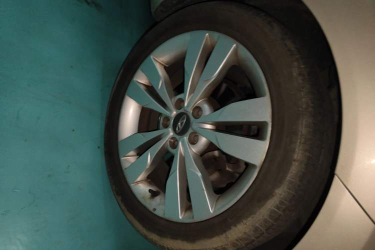 Used Chery Arrizo 5 2017 1.5L CVT Trendsetting Edition Right Front Wheel Hub