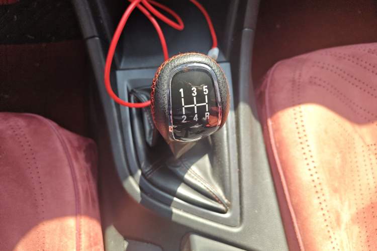 Used Chery Arrizo 5 2017 SPORT 1.5T Manual Luxury Edition Gear Lever