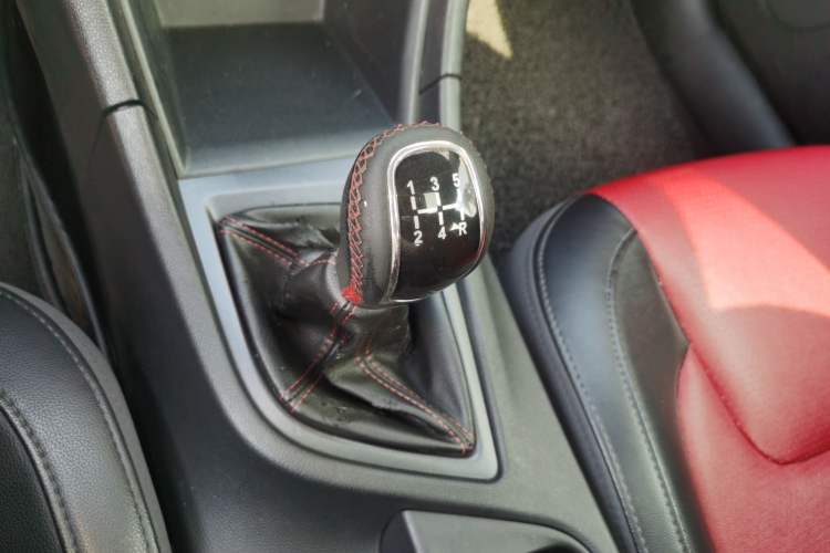 Used Chery Arrizo 5 2017 SPORT 1.5T Manual Luxury Edition Gear Lever