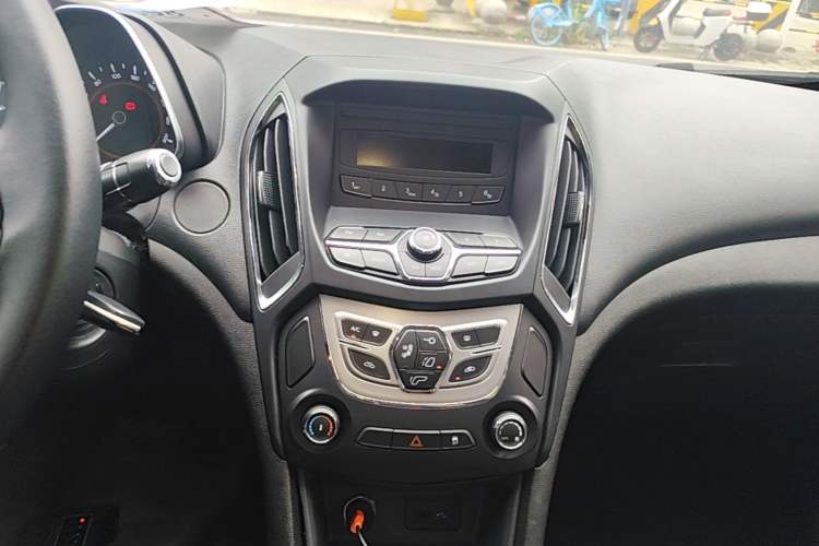 Used Chery Arrizo 5 2017 1.5L CVT Trendsetting Edition Audio And AC Panel