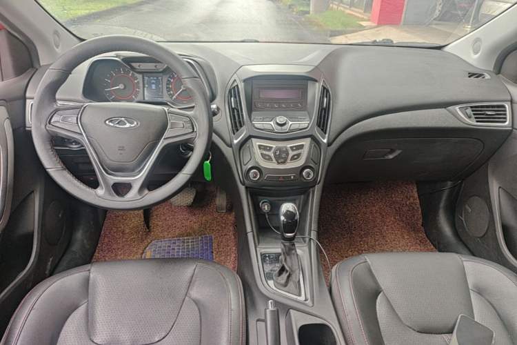 Used Chery Arrizo 5 2017 1.5L CVT Trendsetting Edition Center Console