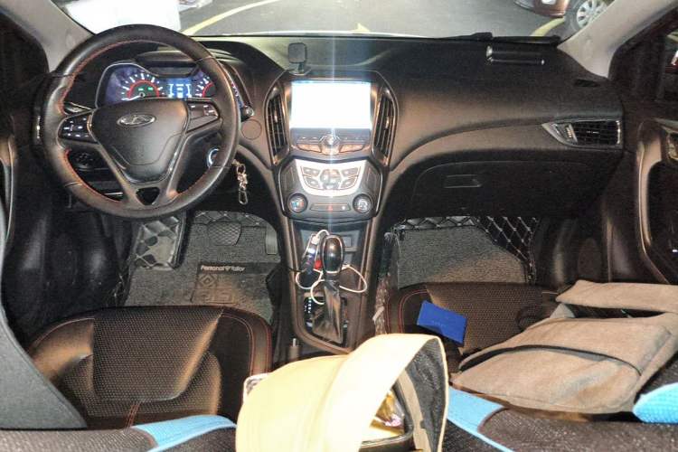 Used Chery Arrizo 5 2017 1.5L CVT Trendsetting Edition Center Console