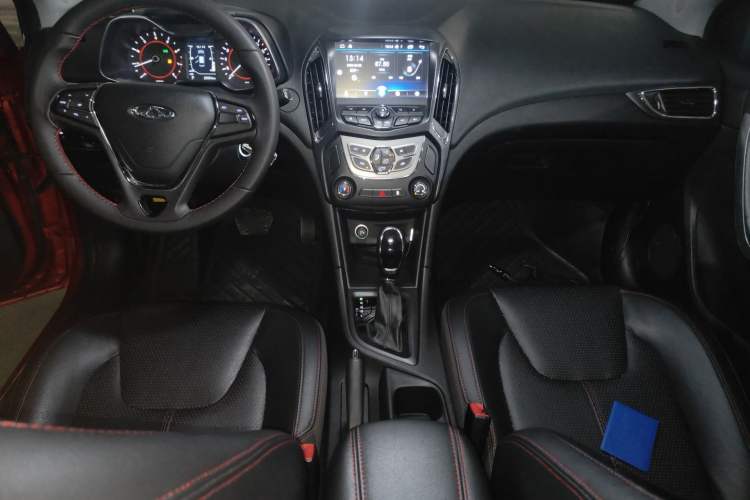 Used Chery Arrizo 5 2017 1.5L CVT Trendsetting Edition Center Console